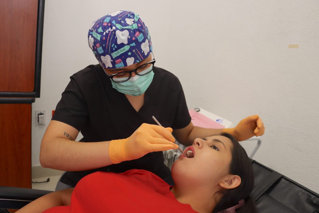 Se realiza limpieza dental infantil y para adultos